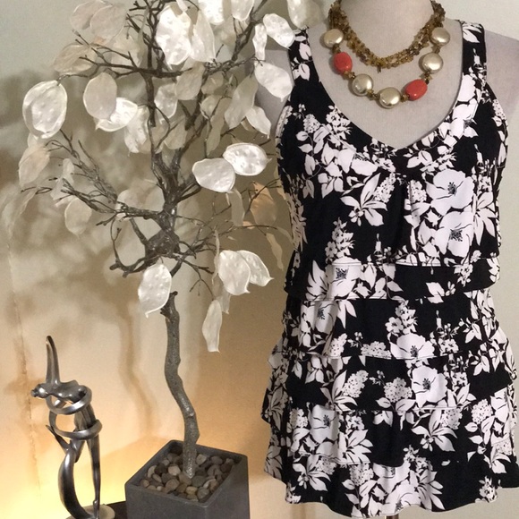 White House Black Market Tops - WHITE HOUSE BLACK MARKET TOP